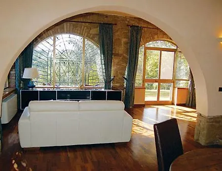 Villa Sleeps 6 Pool Wifi